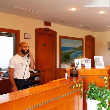 Ih Le Zagare Hotell